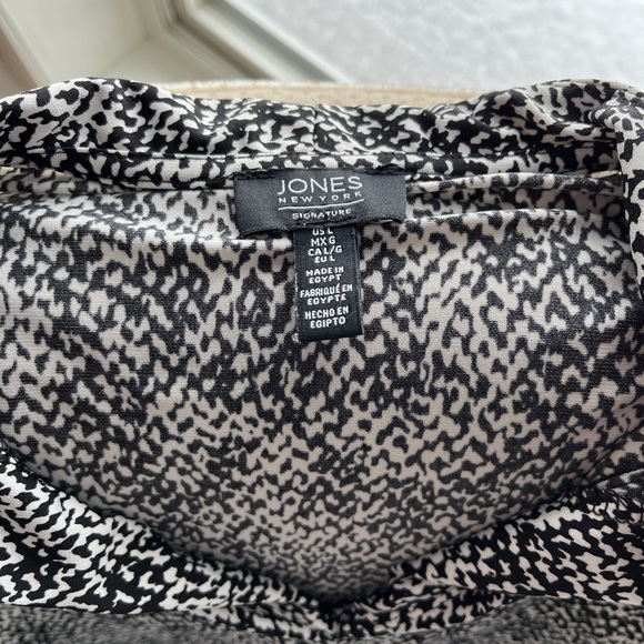 3/$20 Jones New York Top - Picture 2 of 3